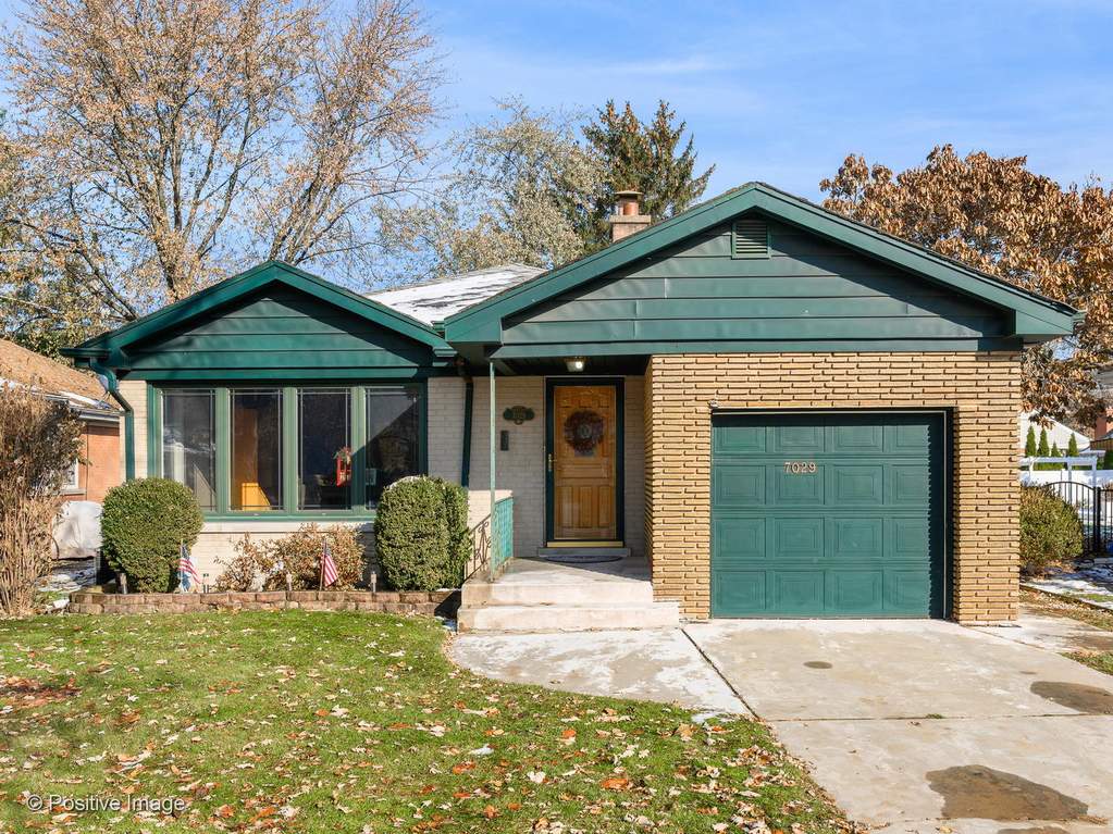 7029 N Caldwell Avenue Chicago, IL 60646 MLS 10754577 properties