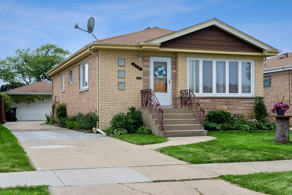 4728 N Newland Avenue Harwood Heights, IL 60706 | MLS# 10769901 ...