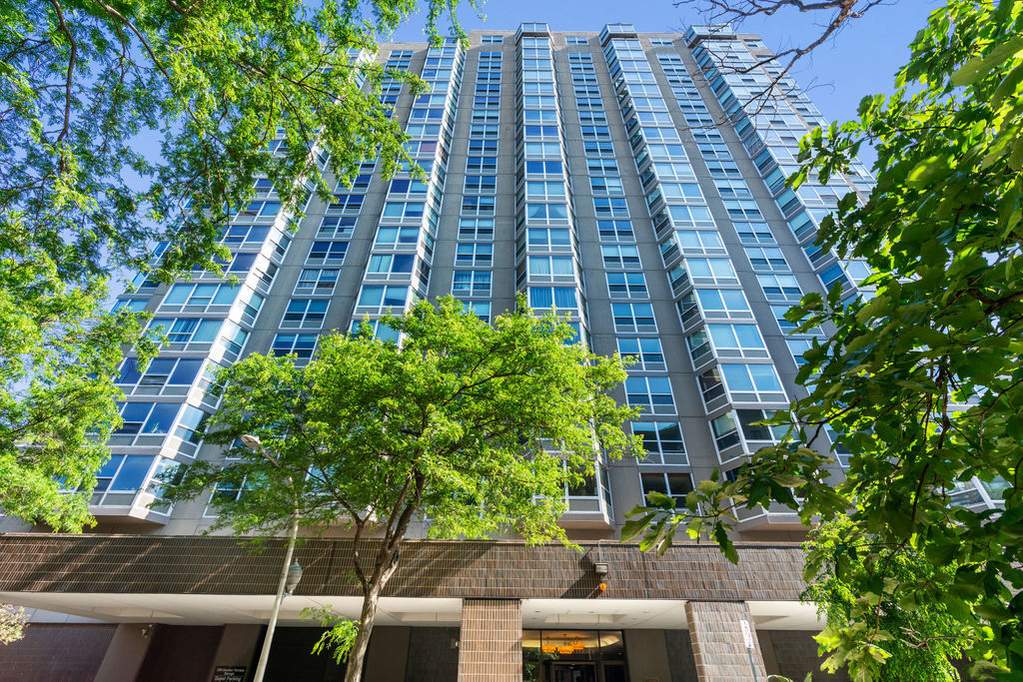 720 W Gordon Terrace #20L Chicago, Illinois 60613 - Image 1