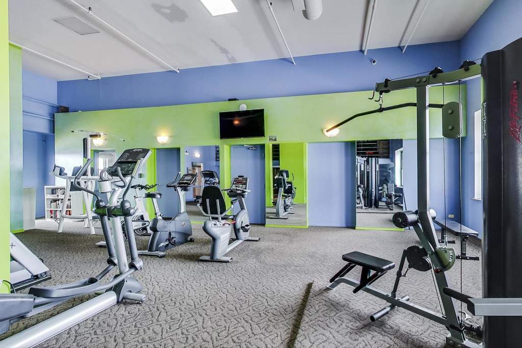 728 W Jackson Boulevard #914 Chicago, Illinois 60661 - Common Area Exercise Room on the top floor