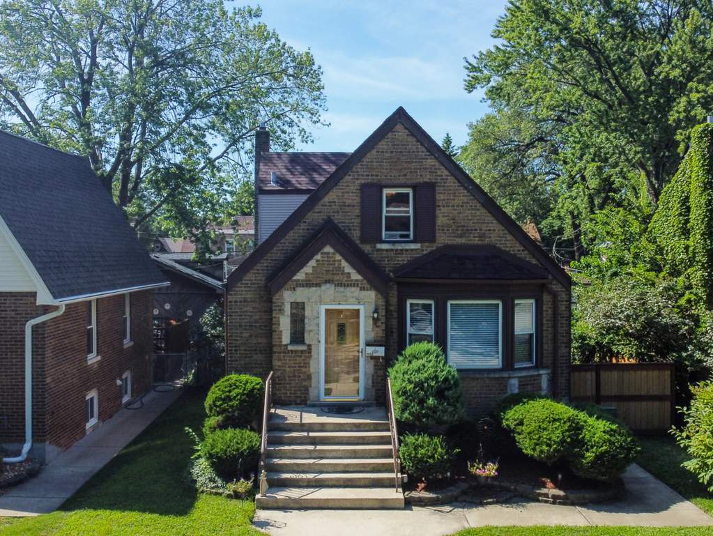 4853 W 96th Street Oak Lawn, IL 60453 MLS 10809730 properties