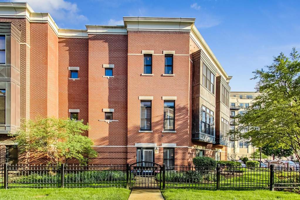 845 W College Parkway Chicago, IL 60608 | MLS# 10825241 ...