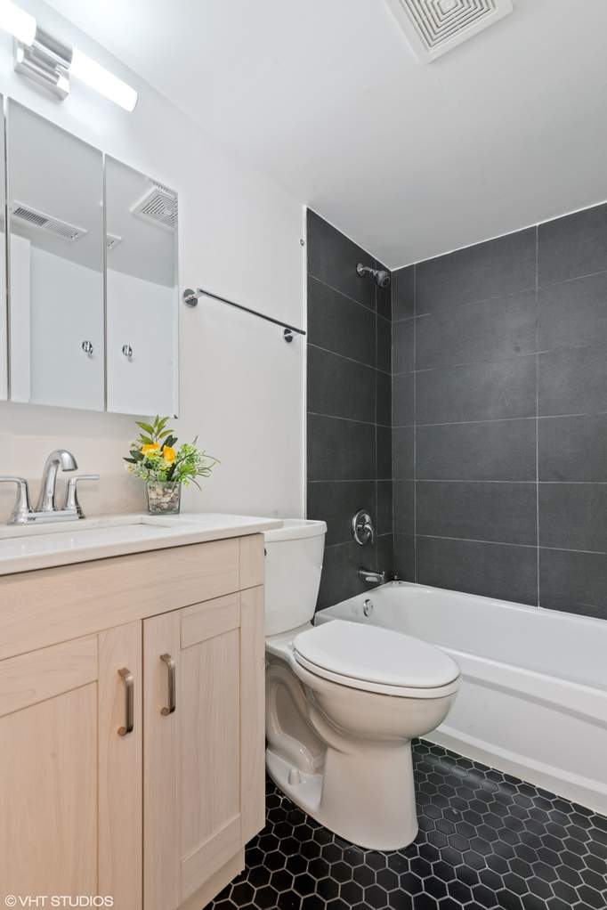 1620 W Warren Boulevard #GARDEN Chicago, Illinois 60612 - Image 10