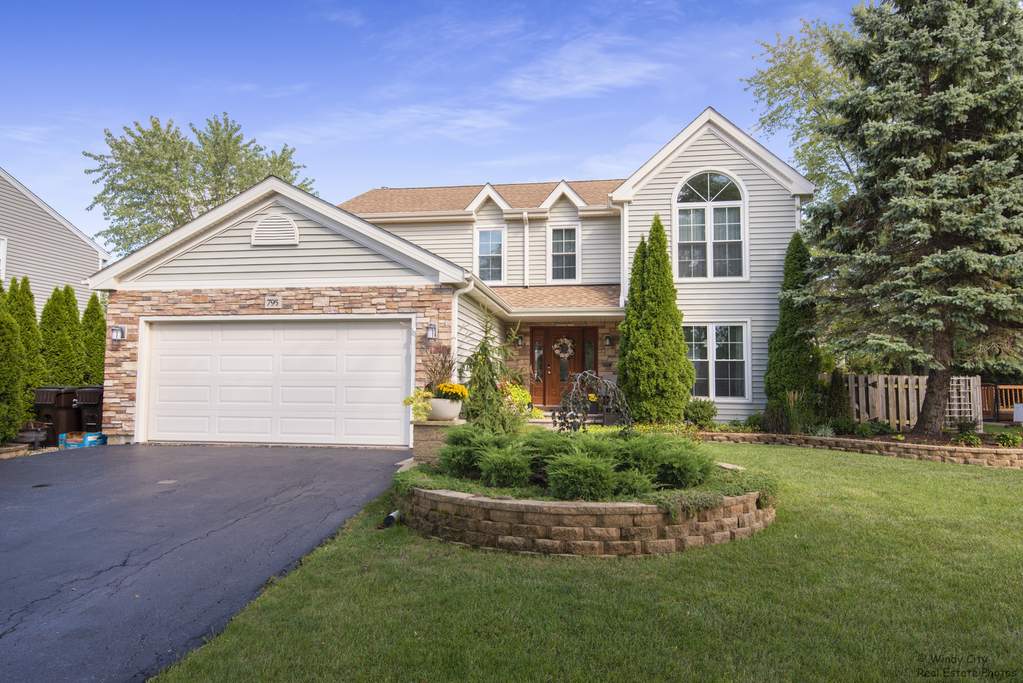 795 Waterford Court Lake Zurich, IL 60047 MLS 10857586 properties