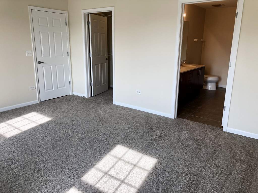 5100 W 96th Street #410 Oak Lawn, Illinois 60453 - primary bedroom