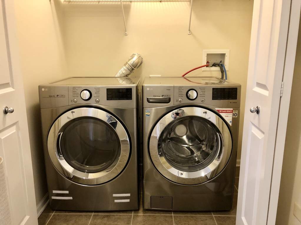 5100 W 96th Street #410 Oak Lawn, Illinois 60453 - Brand new side by side laundry