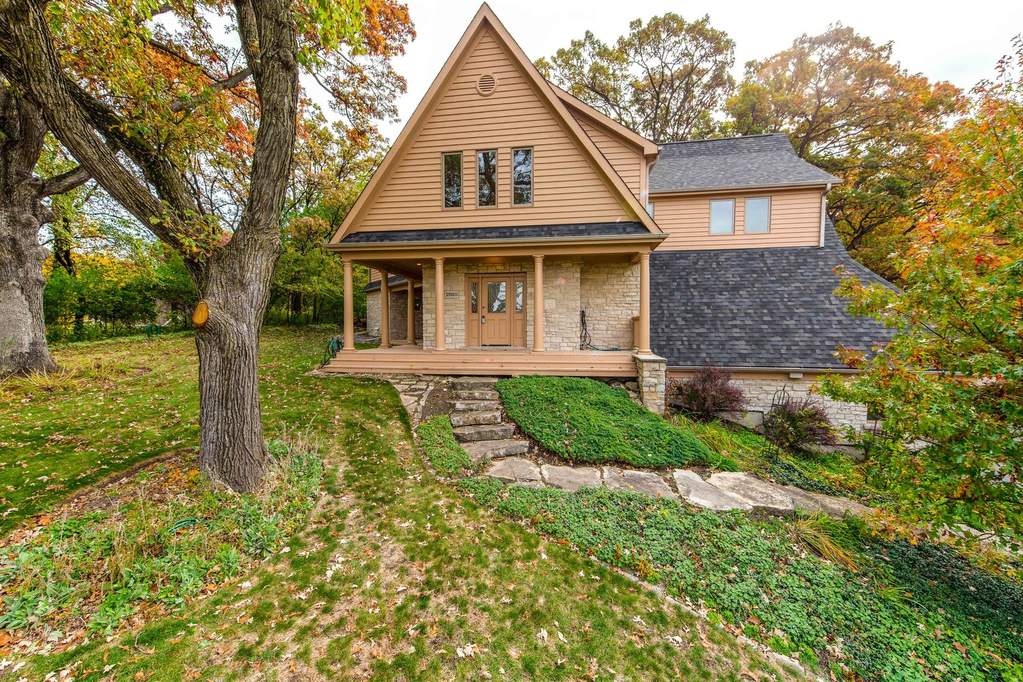 2910 Fawn Trail Court Prairie Grove, IL 60012 MLS 10910991 properties