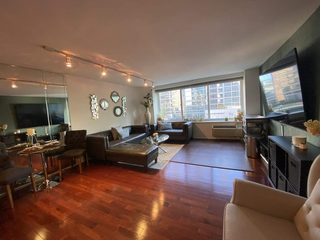 211 E Ohio Street #1820 Chicago, Illinois 60611 - Image 2