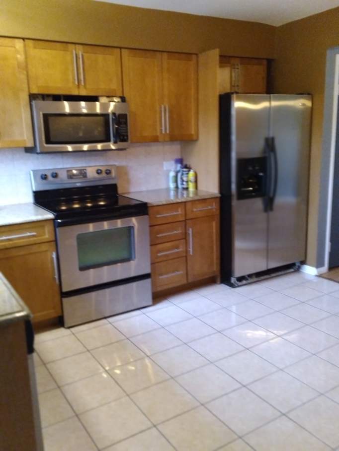 9416 Bay Colony Drive #3N Des Plaines, Illinois 60016 - Stainless steel appliances