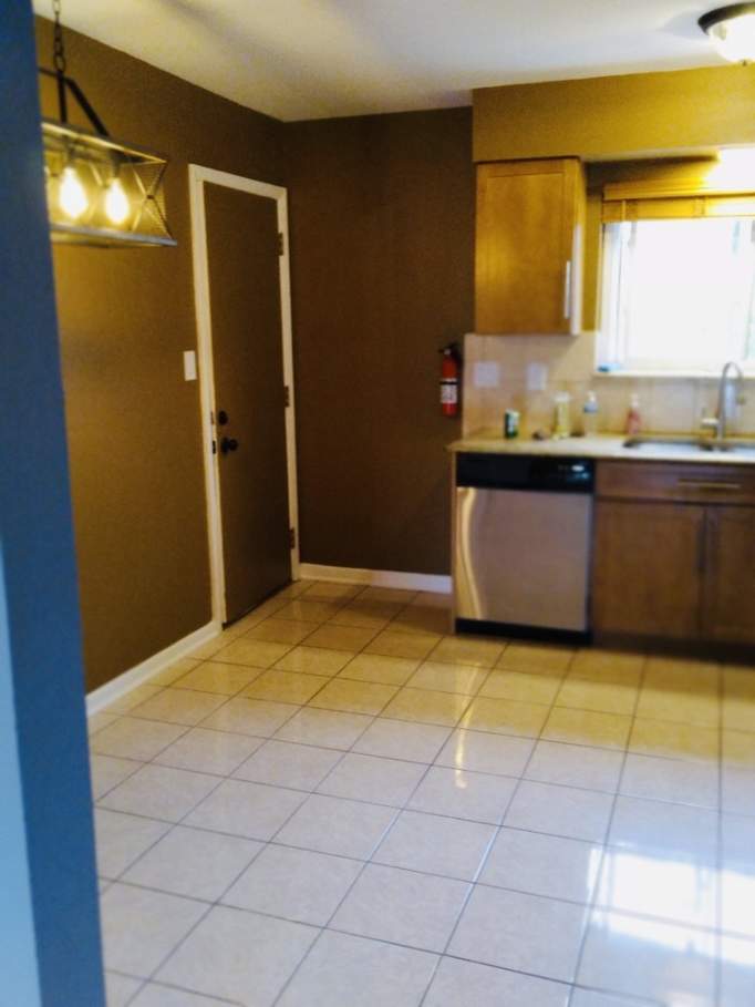 9416 Bay Colony Drive #3N Des Plaines, Illinois 60016 - Eat in Kitchen