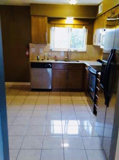 9416 Bay Colony Drive #3N Des Plaines, Illinois 60016 - Kitchen eat in