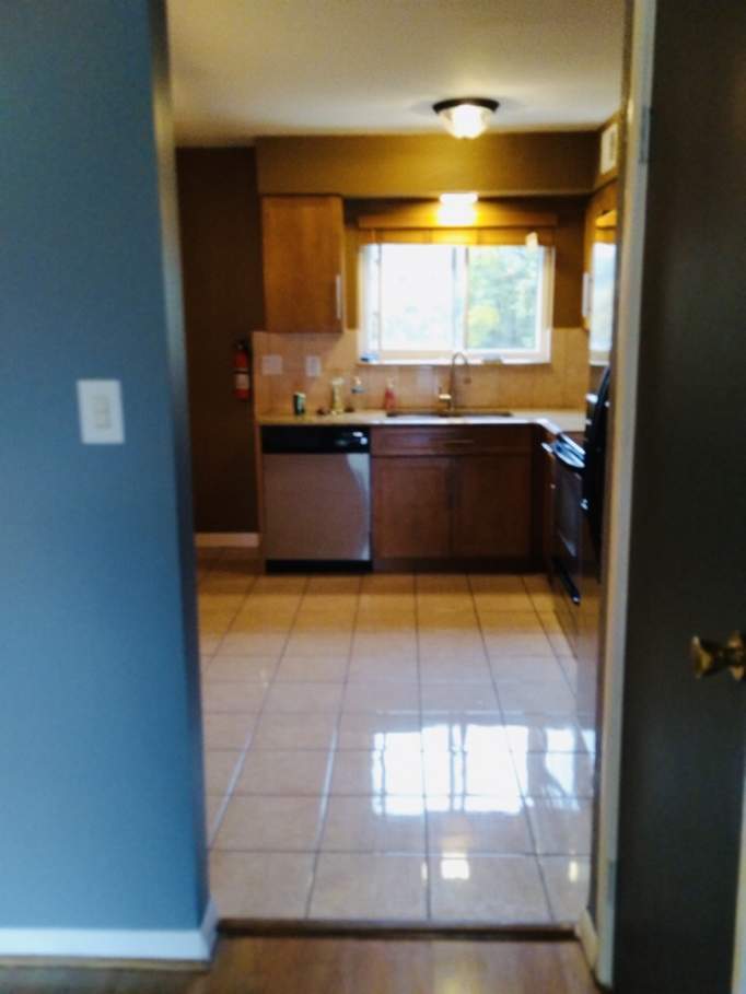 9416 Bay Colony Drive #3N Des Plaines, Illinois 60016 - View into kitchen