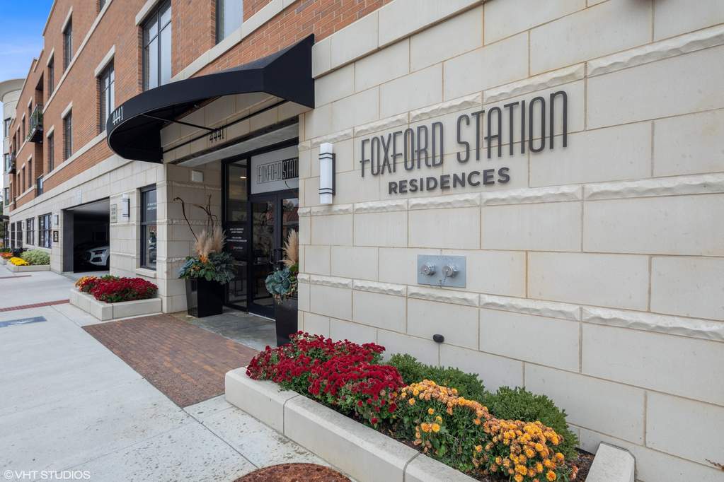 Connie Tomlinson Western Springs Real Estate Broker Properties