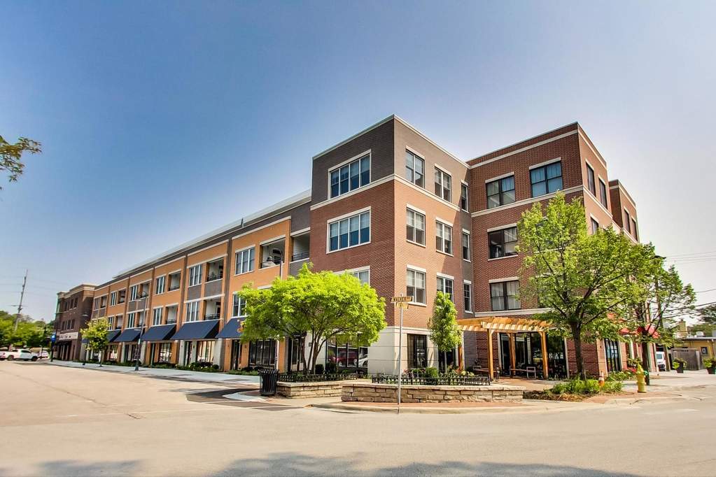 229 Park Avenue #405 Clarendon Hills, Illinois 60514 - Image 1