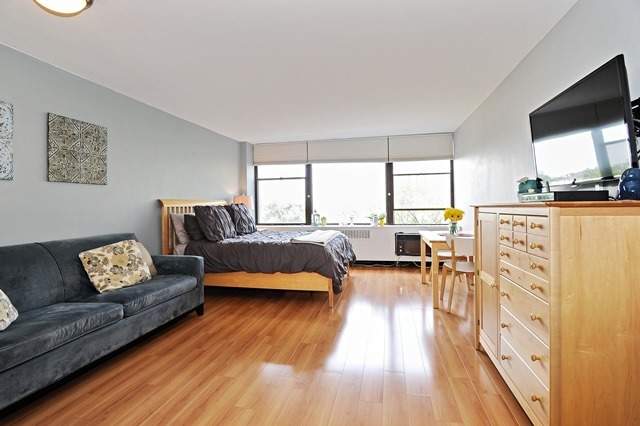 555 W Cornelia Avenue #703 Chicago, Illinois 60657 - Image 2