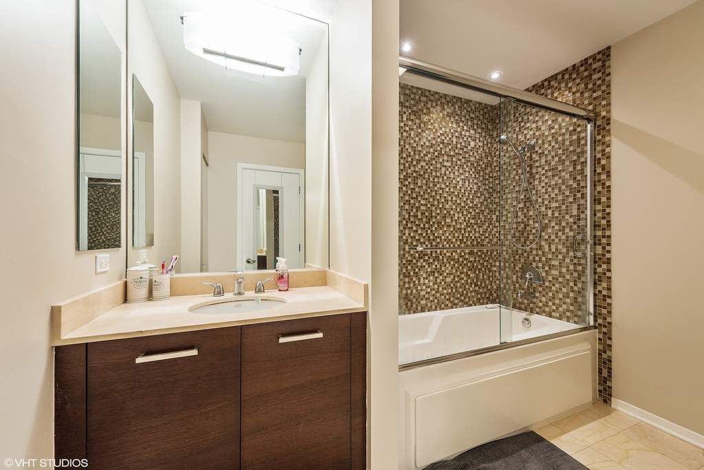 500 W Superior Street #1108 Chicago, Illinois 60654 - Image 6