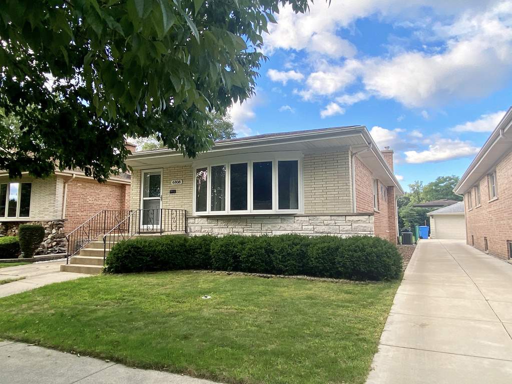 6808 N Sauganash Avenue Chicago, IL 60646 MLS 11031850 properties