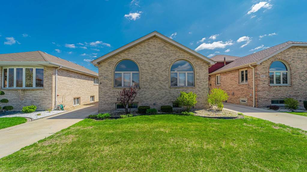 11613 S Avenue M Chicago, Illinois 60617 - Image 1