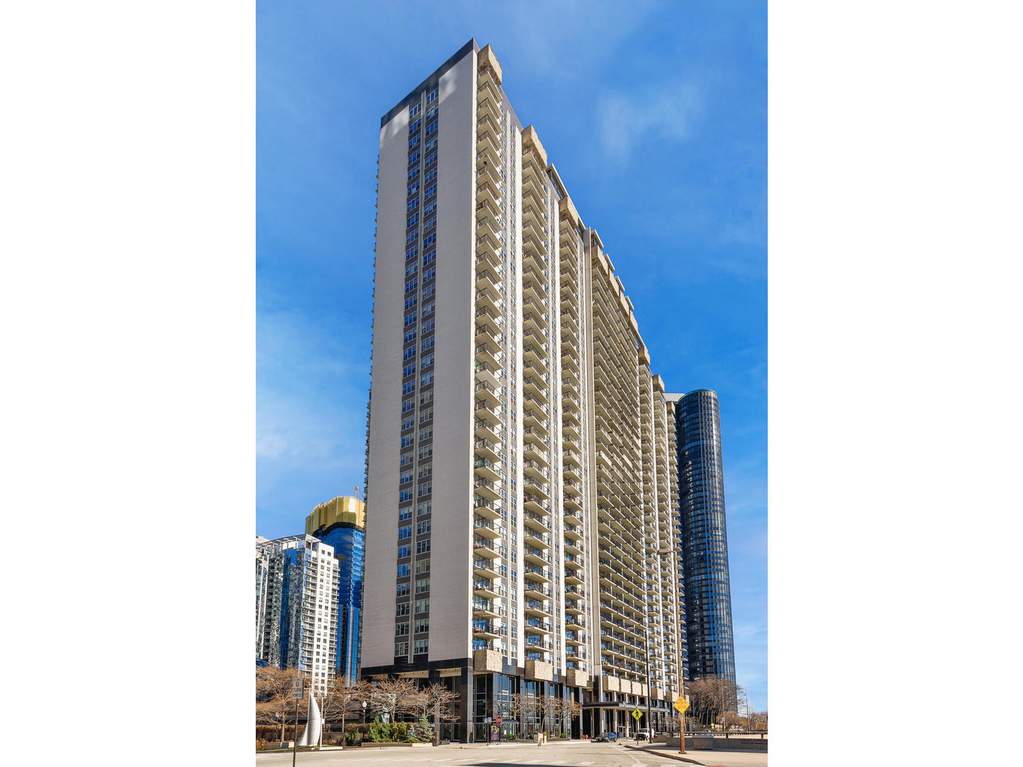 400 E Randolph Street #2527 Chicago, Illinois 60601 - Image 1