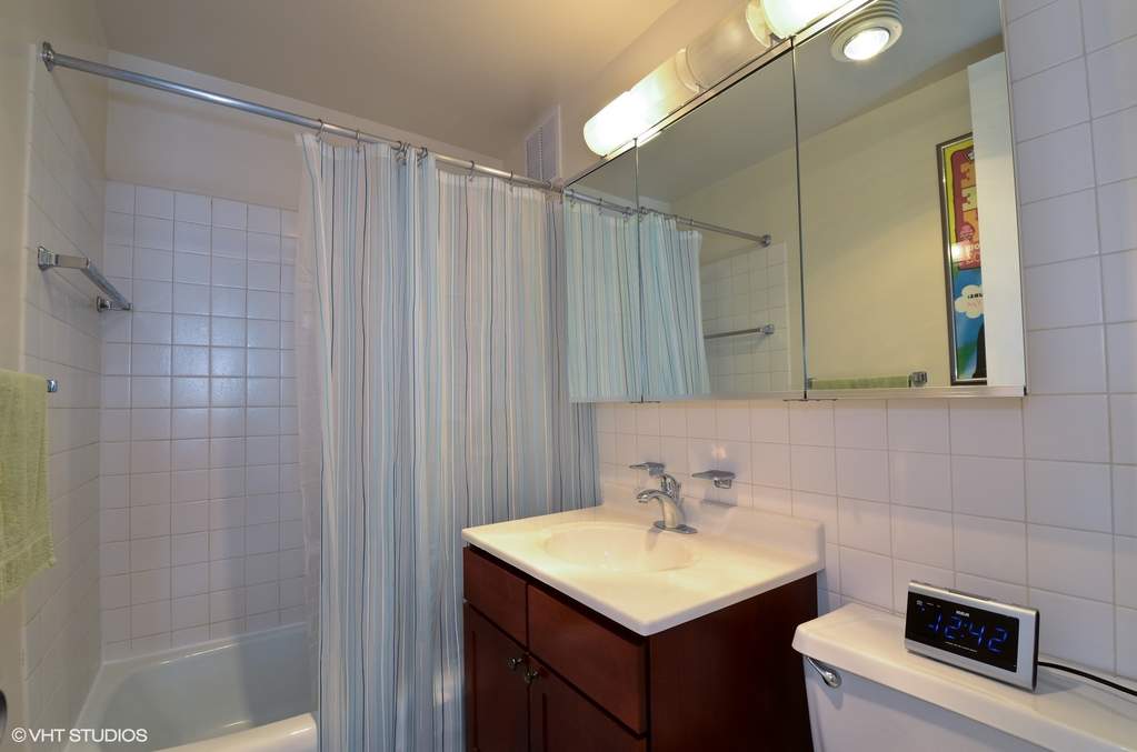655 W Irving Park Road #3010 Chicago, Illinois 60613 - Image 7