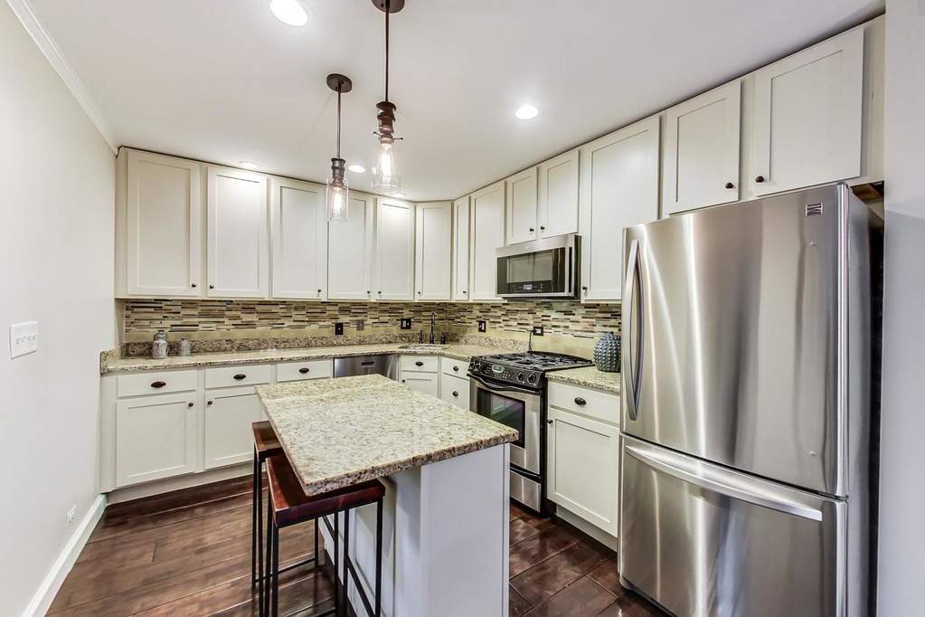 2640 N Albany Avenue Chicago, Illinois 60647 - Image 13