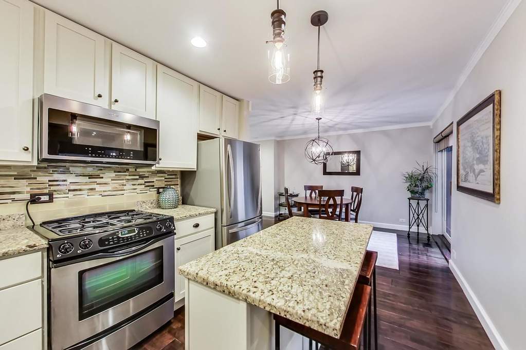 2640 N Albany Avenue Chicago, Illinois 60647 - Image 14