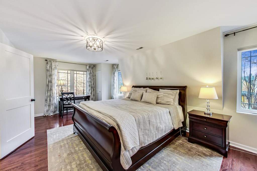 2640 N Albany Avenue Chicago, Illinois 60647 - Image 22