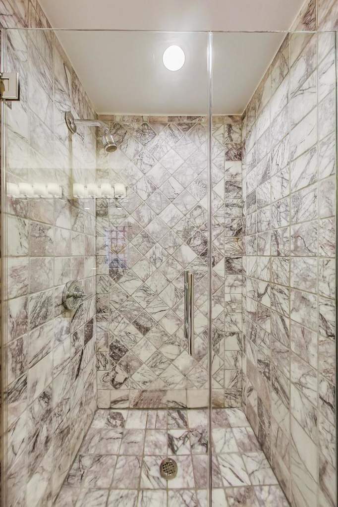 2640 N Albany Avenue Chicago, Illinois 60647 - Image 26