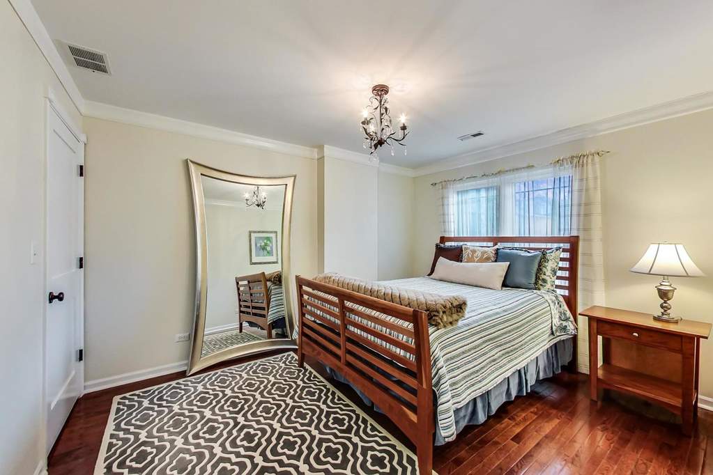 2640 N Albany Avenue Chicago, Illinois 60647 - Image 27