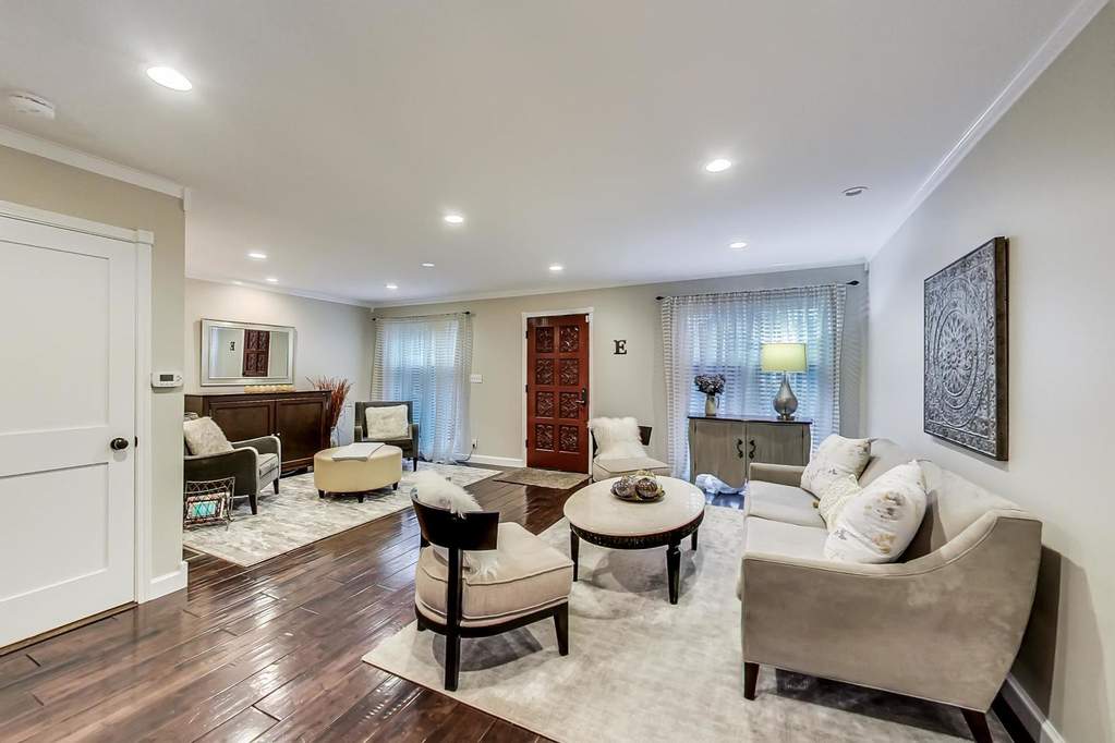 2640 N Albany Avenue Chicago, Illinois 60647 - Image 3