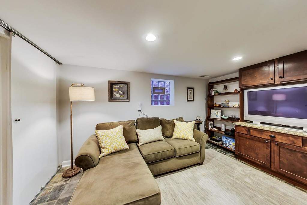 2640 N Albany Avenue Chicago, Illinois 60647 - Image 31