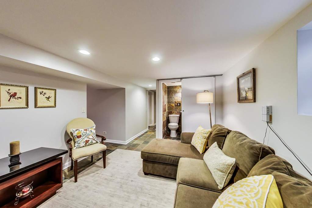 2640 N Albany Avenue Chicago, Illinois 60647 - Image 32
