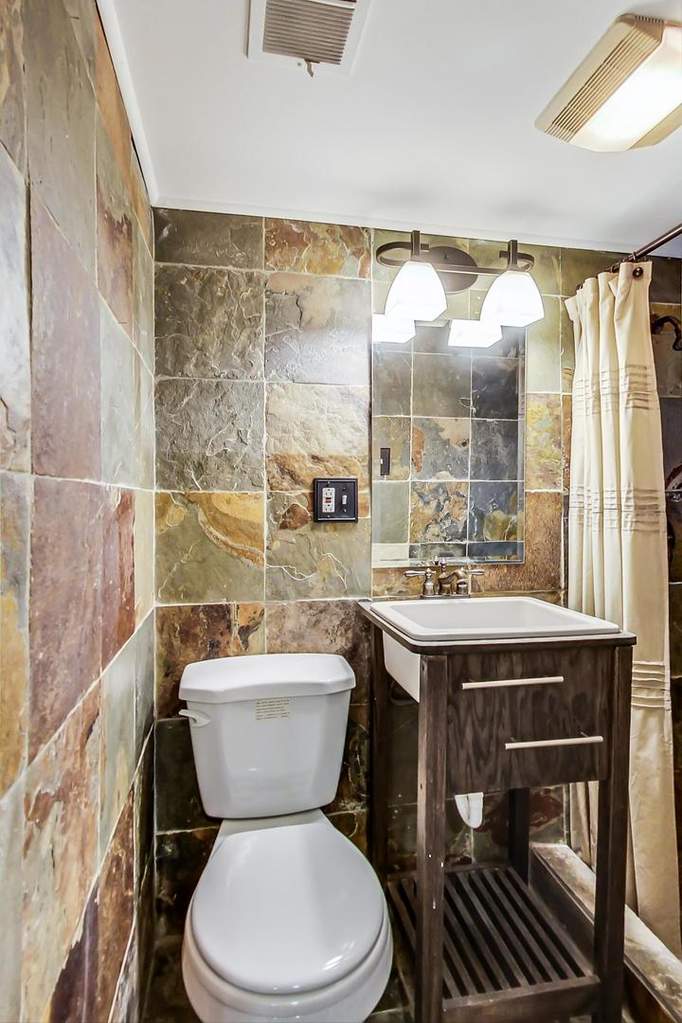 2640 N Albany Avenue Chicago, Illinois 60647 - Image 33