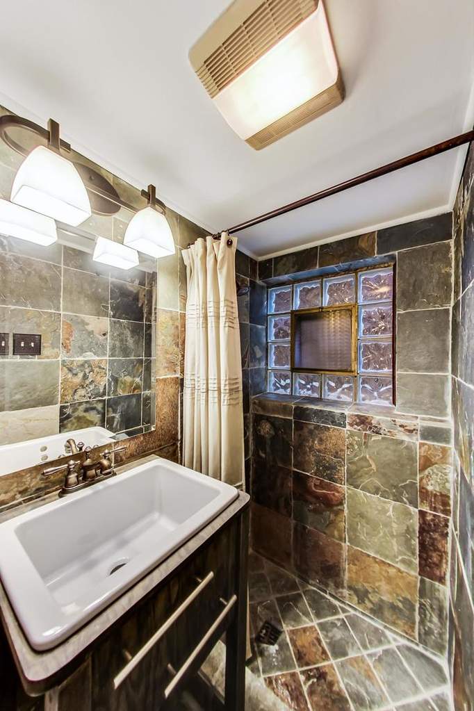 2640 N Albany Avenue Chicago, Illinois 60647 - Image 34