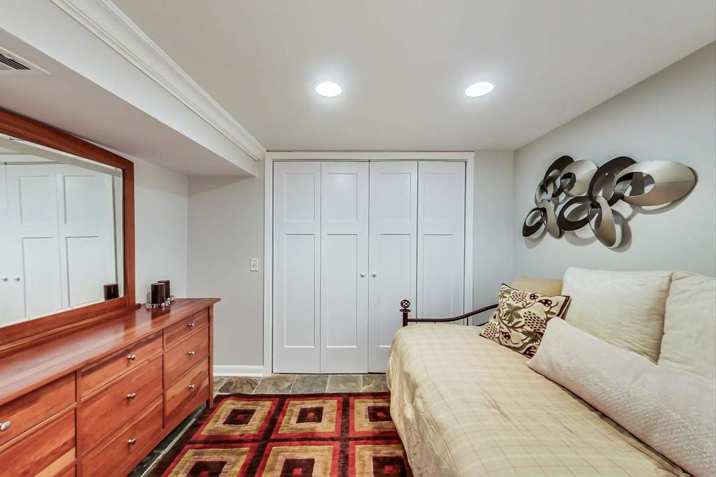 2640 N Albany Avenue Chicago, Illinois 60647 - Image 36