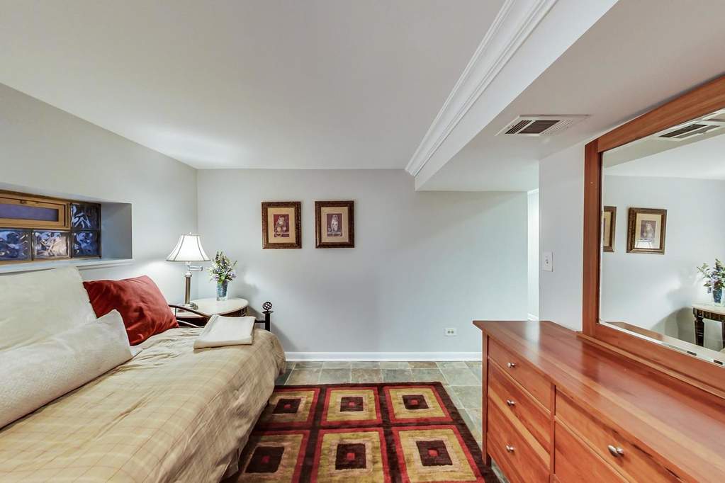 2640 N Albany Avenue Chicago, Illinois 60647 - Image 37