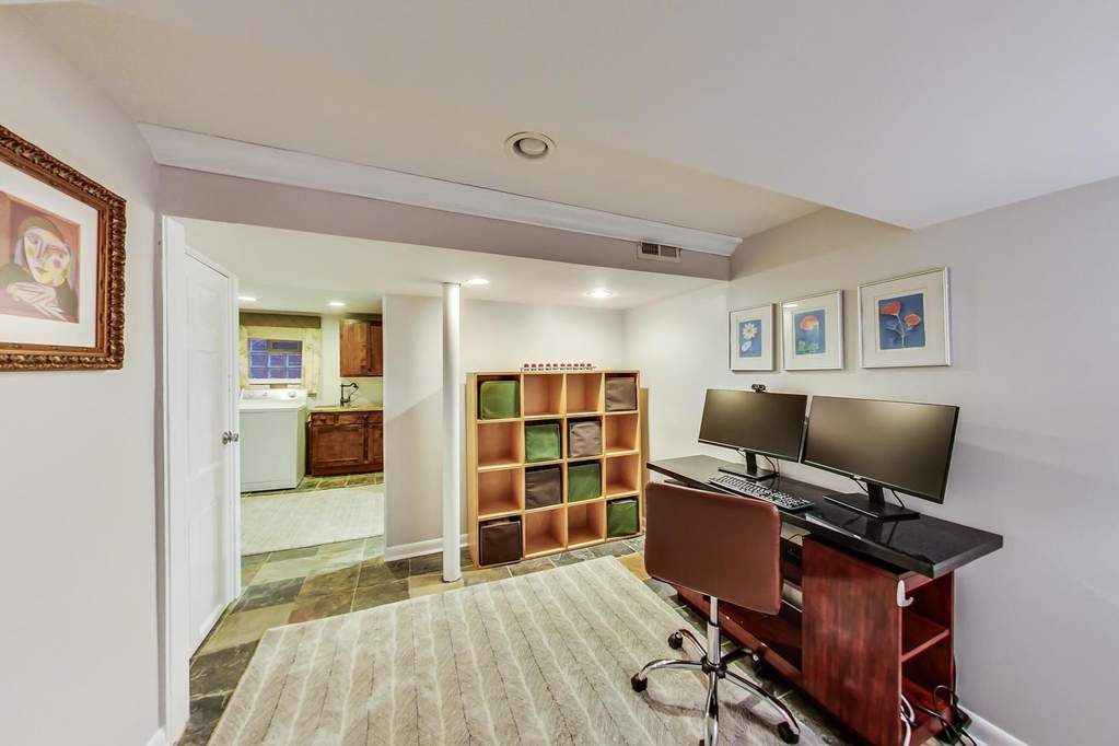 2640 N Albany Avenue Chicago, Illinois 60647 - Image 38