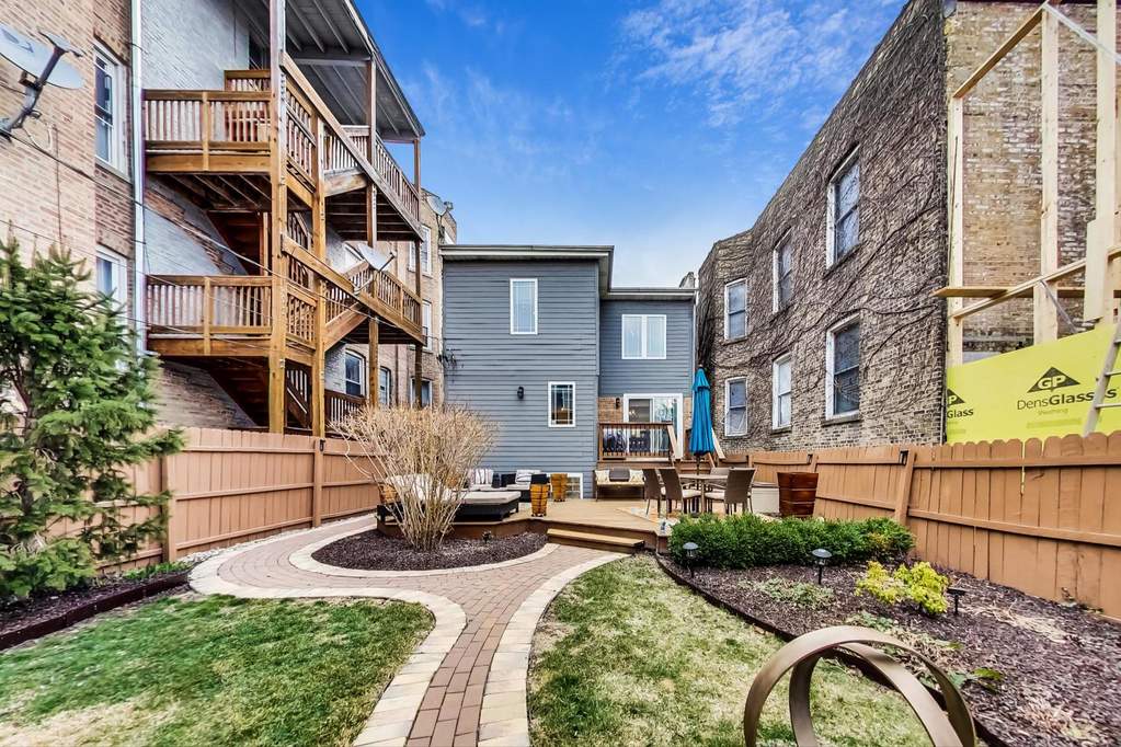 2640 N Albany Avenue Chicago, Illinois 60647 - Image 50