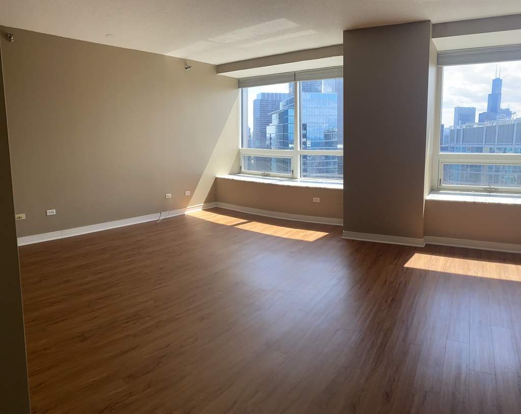 512 N Mcclurg Court #4809 Chicago, Illinois 60611 - Large living area with plenty of room for bed, couch and desk/table