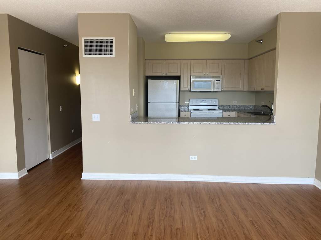 512 N Mcclurg Court #4809 Chicago, Illinois 60611 - Open kitchen