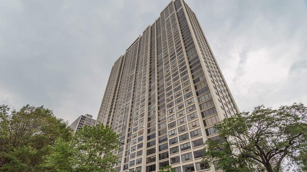 2800 N Lake Shore Drive #2415 Chicago, Illinois 60657 - Image 1