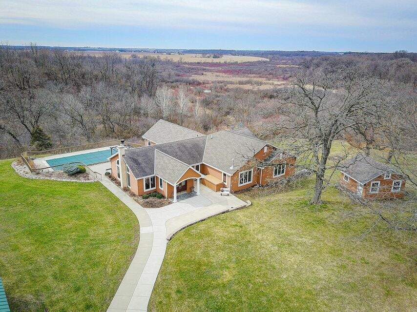 W9403 Christie Rd Darien, WI 53114 MLS 1522128 properties