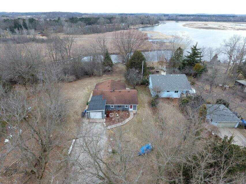 W378S3589 Lake Dr Dousman, WI 53118 MLS 1575389 properties