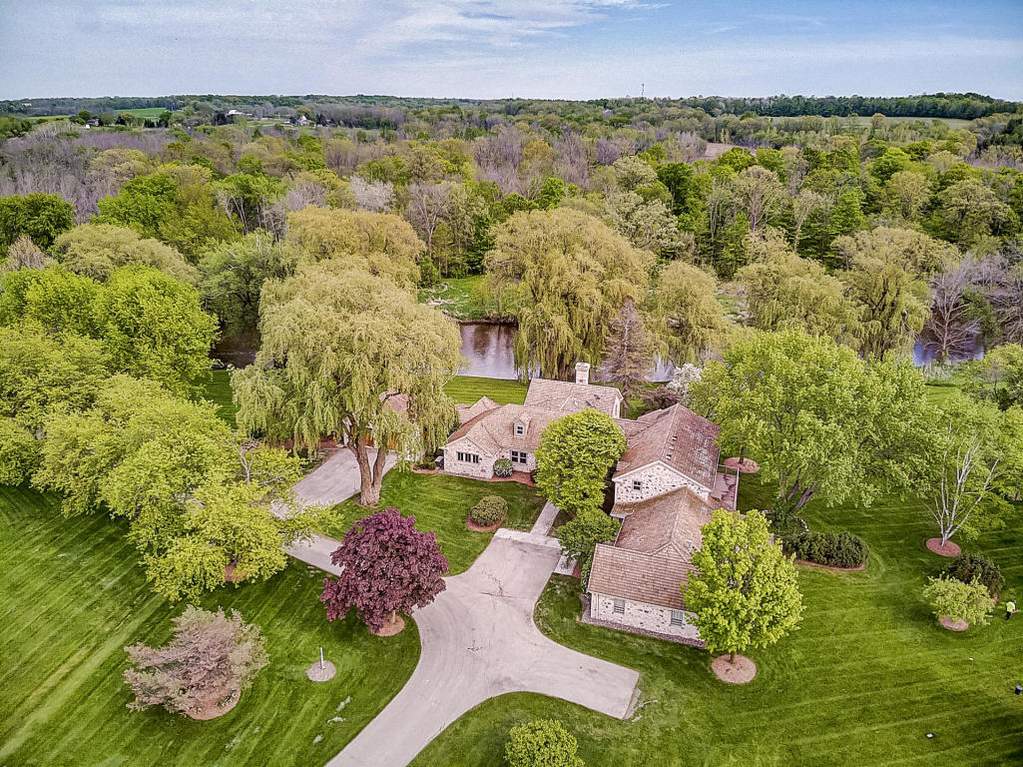 7455 Hickory Dr Fredonia, WI 53021 MLS 1582270 properties