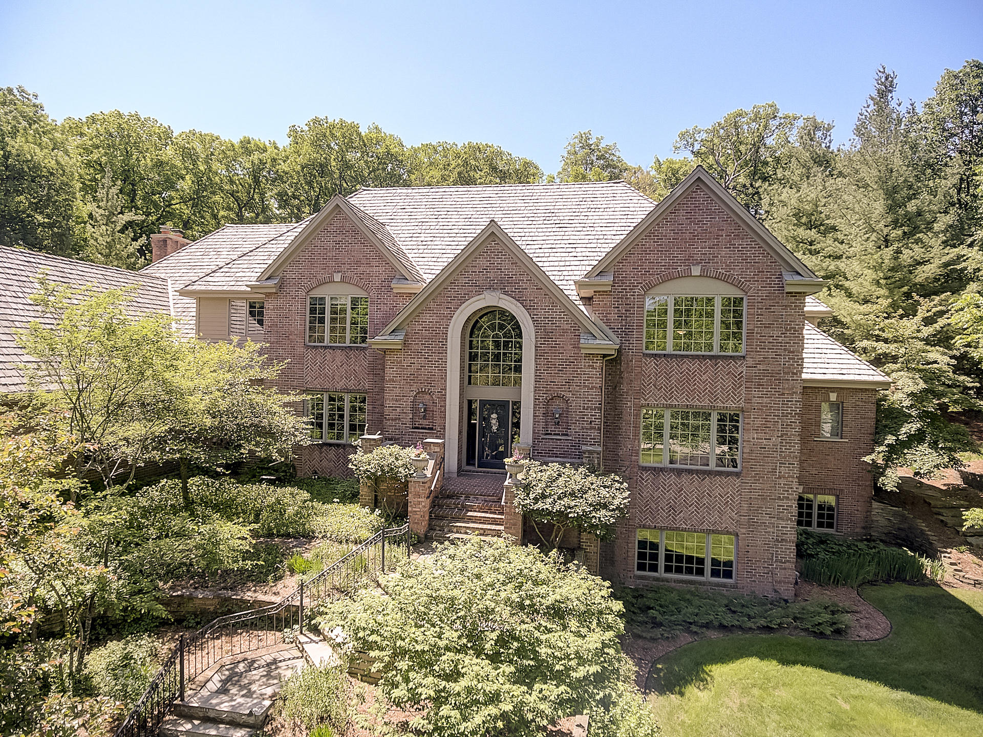 W305N1538 Silverwood Ln Delafield, WI 53018 MLS 1588859 properties