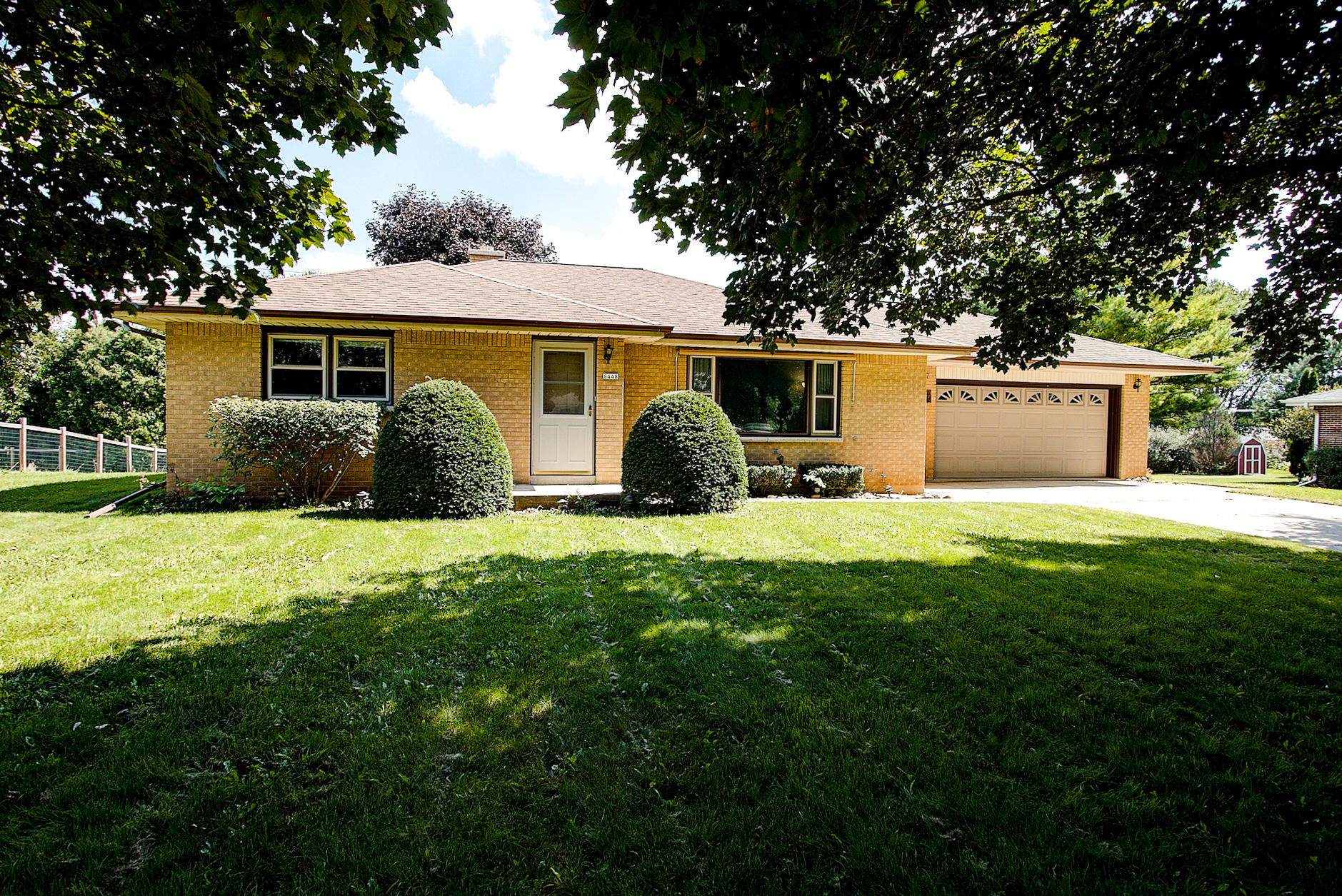 6448 Scenic Dr E West Bend, WI 53095 MLS 1606232 properties