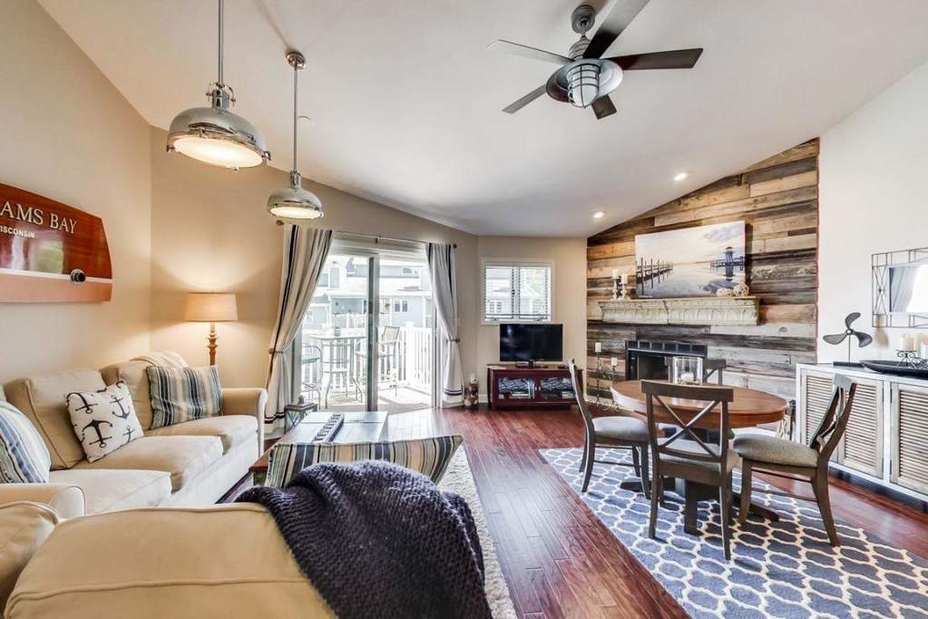 57 N Walworth Ave #213 Williams Bay, Wisconsin 53191 - 10-Living Room