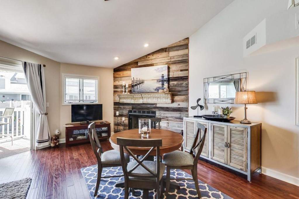57 N Walworth Ave #213 Williams Bay, Wisconsin 53191 - 13-Dining Area