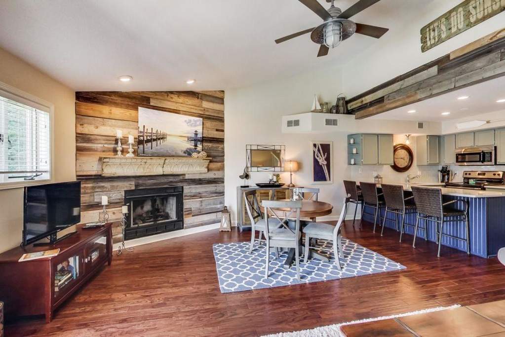 57 N Walworth Ave #213 Williams Bay, Wisconsin 53191 - 15-Dining Area