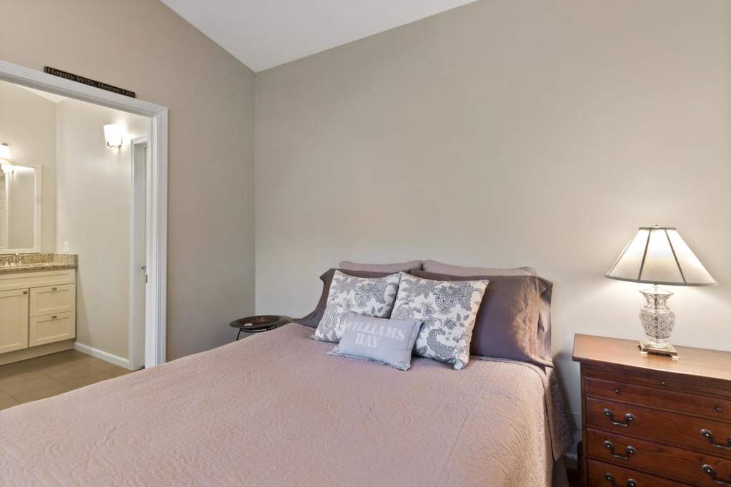 57 N Walworth Ave #212 Williams Bay, Wisconsin 53191 - IMG_2550